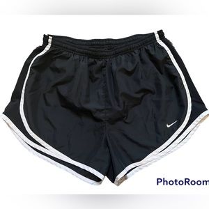 Ladies Nike Dri-fit black shorts large A-35